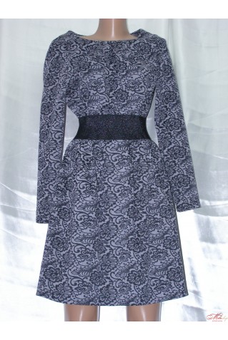 Элегантное платье из плотного трикотажного полотна